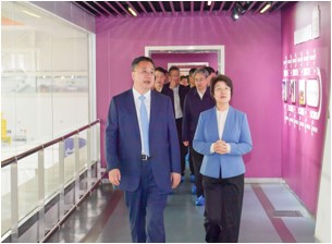 江苏省政协主席张义珍一行就助力民营经济健康发展、高质量发展来吴变进行深度走访调研